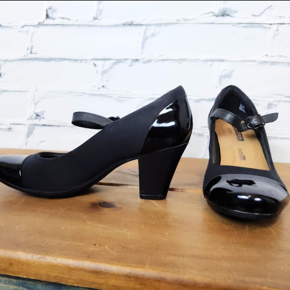 Clarks Shoes - Clarks Black Patent Mary Jane Shoes - Size 6